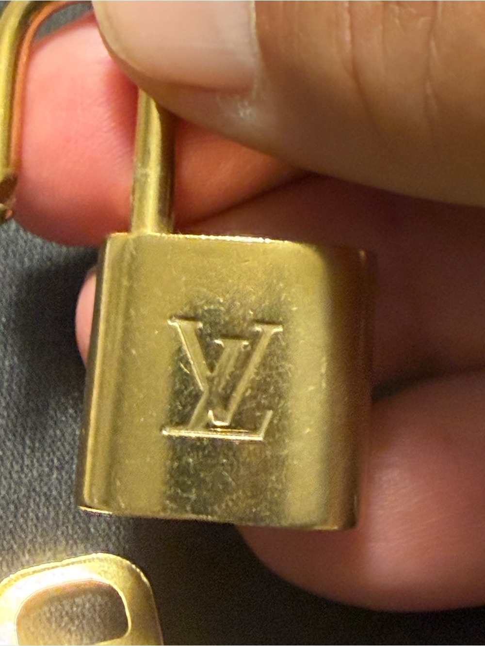 ❤️🦄 Authentic Louis Vuitton Gold Lock & Matching Numbered Key.